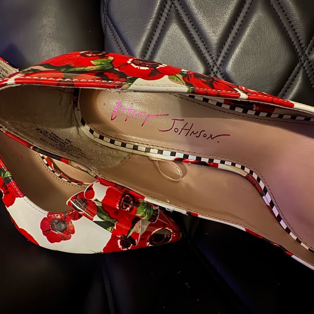 Betsey Johnson Red and White Floral Patent High Heel Pumps - Picture 3 of 6